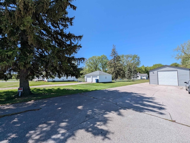 4515 N Michigan Rd, Carrollton, MI 48604 - view of home's exterior with a garage, an outbuilding, and a yard