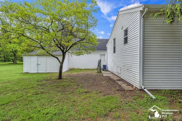7316 Summerfield Rd, Lambertville, MI 48144 - view of green lawn