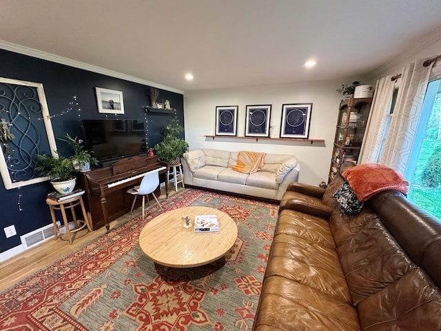 living area featuring wood finished floors, crown molding, recessed lighting, and baseboards