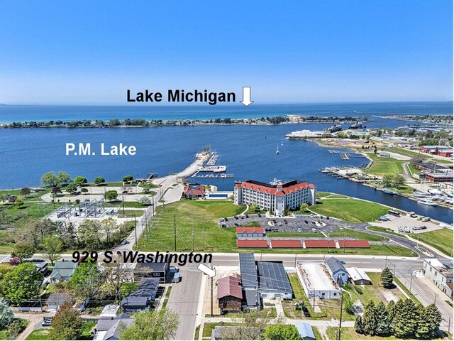 929 S Washington Ave, Ludington, MI 49431 - aerial view of a nearby body of water