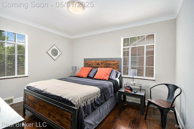 5585 Buckingham Ave, Detroit, MI 48224 - bedroom with wood finished floors and baseboards