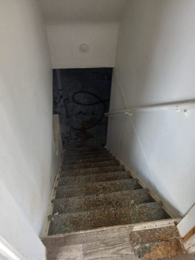 20000 Pelkey St, Detroit, MI 48205 - view of staircase
