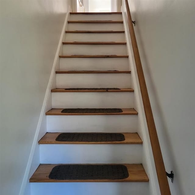 19121 Curtis St, Detroit, MI 48219 - view of stairs