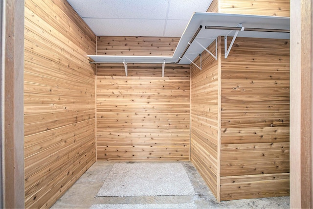 walk in closet featuring a drop ceiling