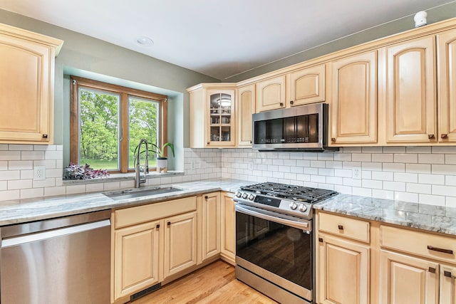 4024 Austin Ct, Lapeer, MI 48446 - kitchen with stainless steel appliances, a sink, and light brown cabinetry