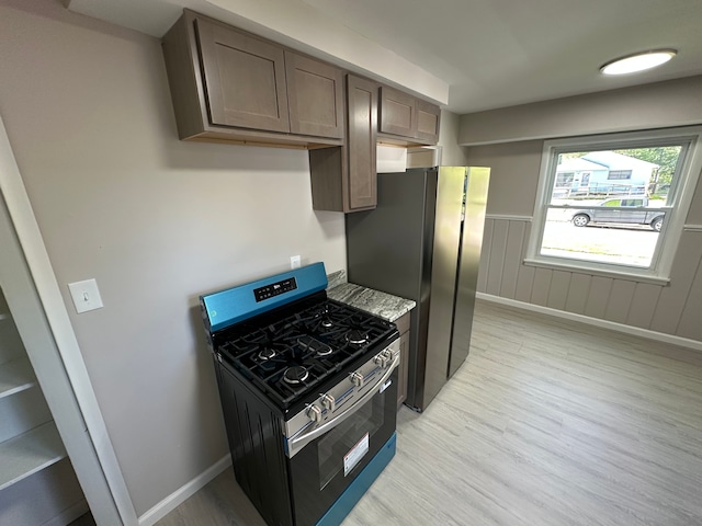 92 W Princeton Ave, Pontiac, MI 48340 - kitchen featuring stainless steel appliances, light wood-style flooring, baseboards, and wainscoting