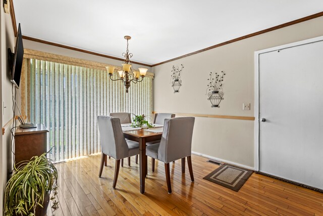 1696 S Hill Blvd, Bloomfield Hills, MI 48304 - dining area featuring a chandelier, hardwood / wood-style floors, baseboards, and ornamental molding