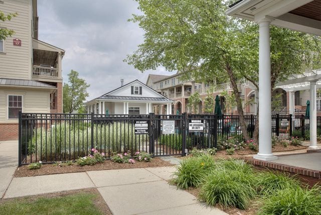 3986 Forester Blvd, Auburn Hills, MI 48326 - view of front of property featuring fence
