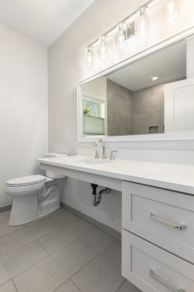 9693 Beverly Dr, Lakeland, MI 48143 - bathroom featuring toilet, baseboards, and a sink