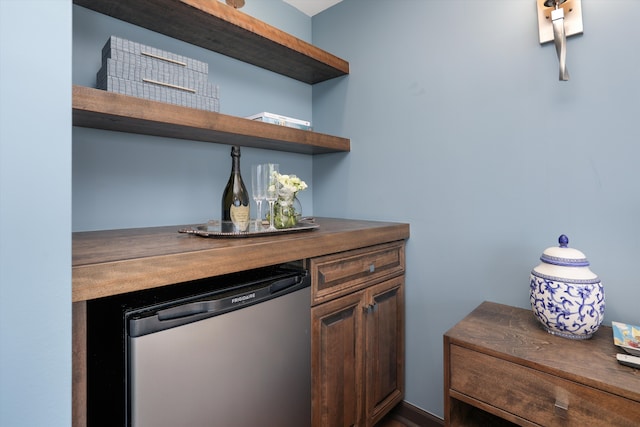 1300 E Lafayette St Unit 2003, 04, 05, Detroit, MI 48207 - indoor dry bar with dishwasher