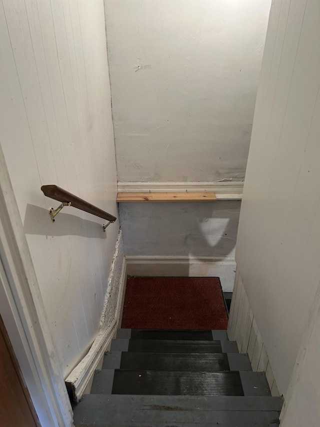 1902 W Ogilvie Ave, Baldwin, MI 49304 - stairway featuring wooden walls