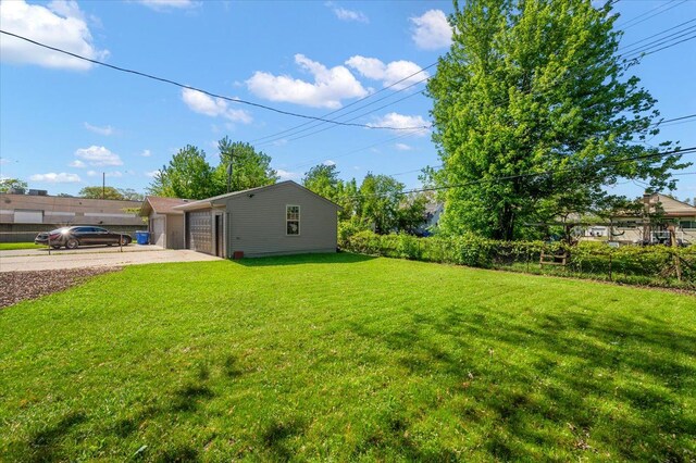 13665 Ida Ave, Warren, MI 48089 - view of yard featuring a garage