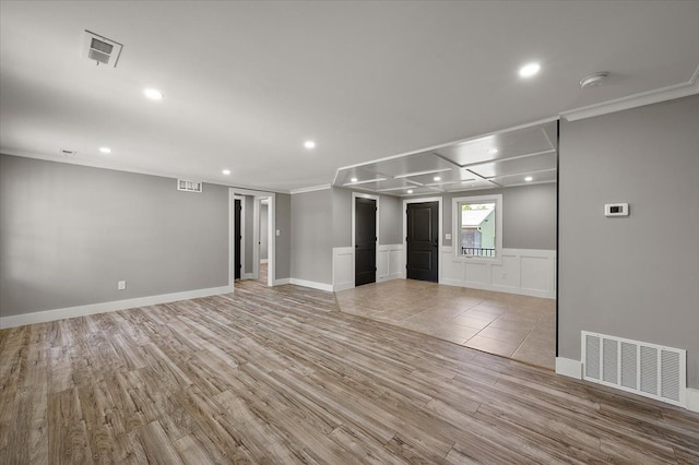 13665 Ida Ave, Warren, MI 48089 - empty room featuring light wood-style floors, a smoke detector, crown molding, recessed lighting, and wainscoting