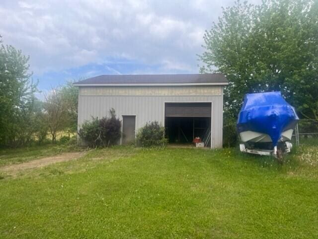 6528 Douglas Ave, Kalamazoo, MI 49009 - view of outbuilding with an outbuilding