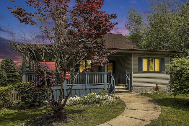6528 Douglas Ave, Kalamazoo, MI 49009 - view of front facade with covered porch