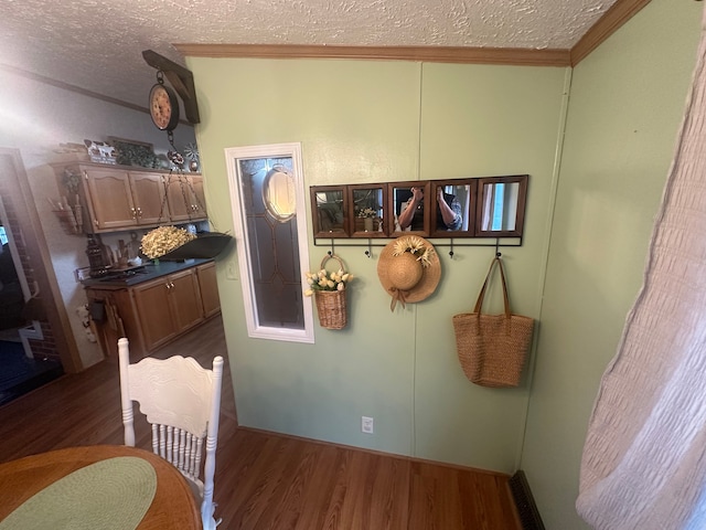 33332 Fern Ct, Lenox, MI 48048 - detailed view of a textured ceiling, wood finished floors, and ornamental molding