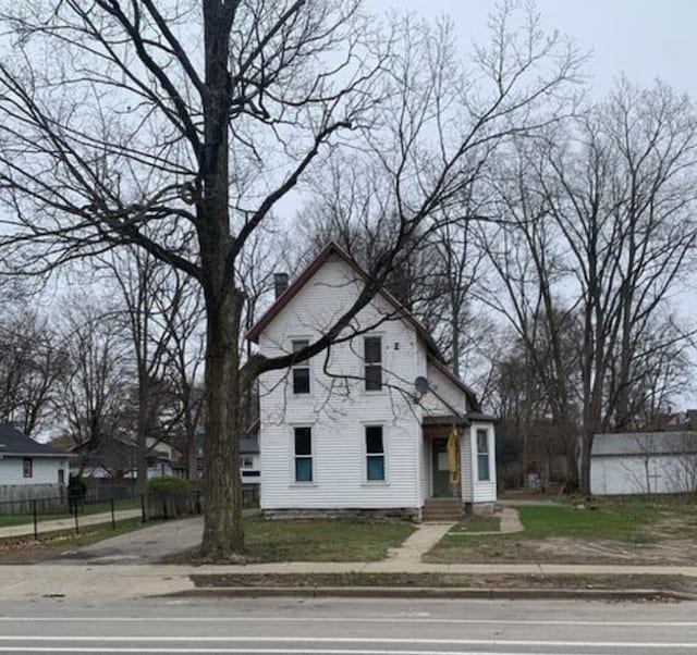 1030 Eastern Ave SE, Grand Rapids, MI 49507 - view of front of house featuring fence, a chimney, and driveway