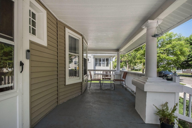 622 Thomas St SE, Grand Rapids, MI 49503 - view of patio / terrace featuring a porch