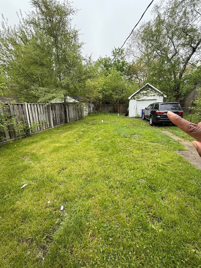 view of yard with a detached garage