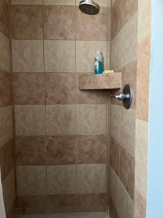 5606 Harold St, Hamtramck, MI 48212 - full bathroom with a tile shower