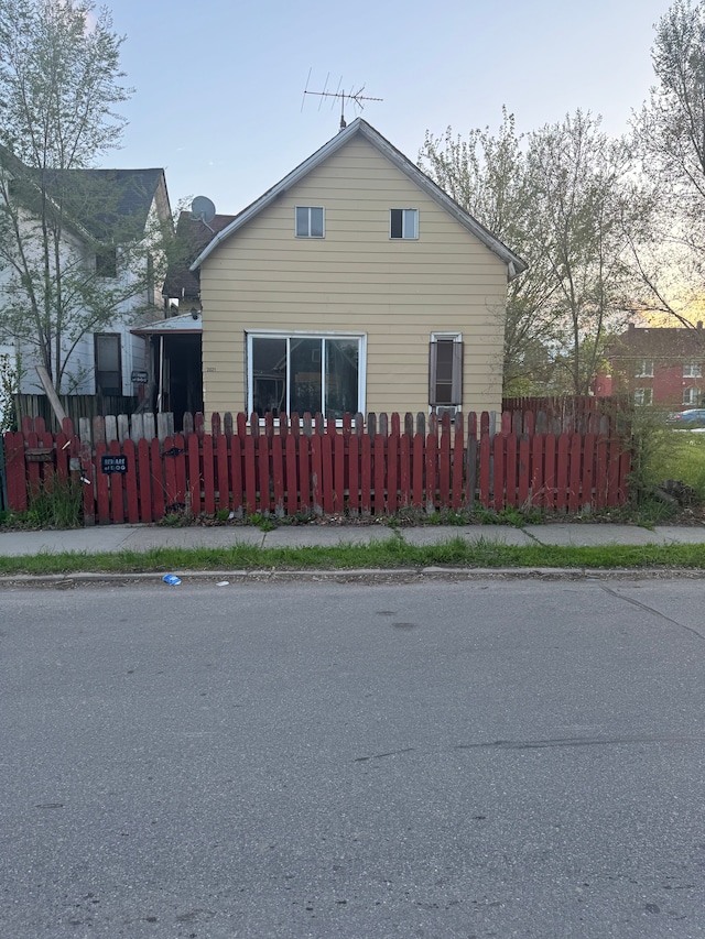 2021 Junction St, Detroit, MI 48209 - view of side of property with fence