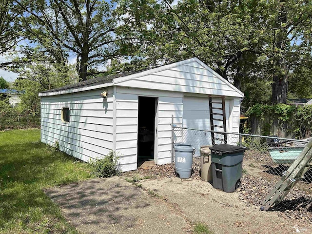 278 Oregon St, Ypsilanti, MI 48198 - view of outdoor structure featuring fence and an outbuilding