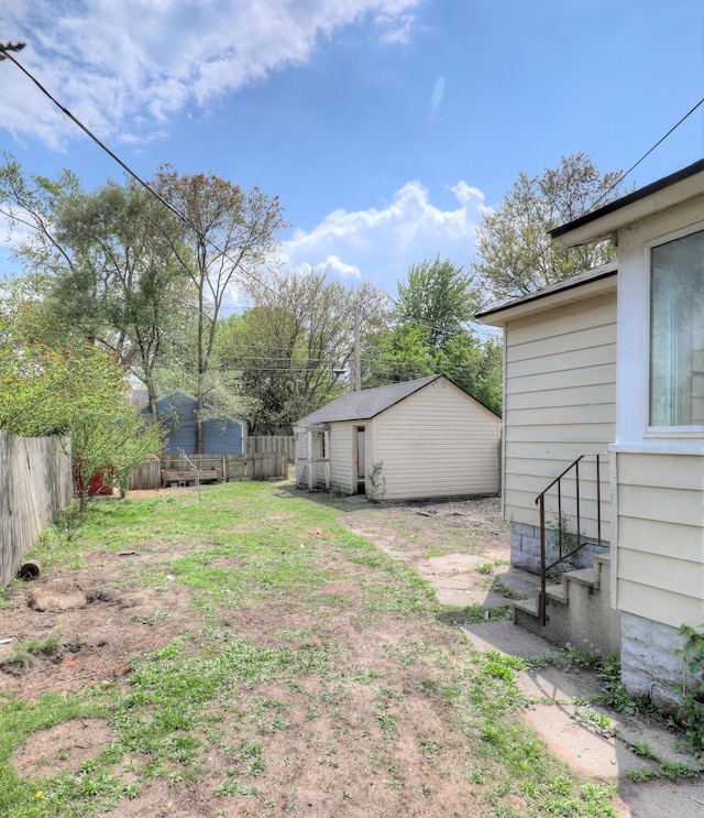 156 W 19th St, Holland, MI 49423 - view of yard with fence and an outdoor structure