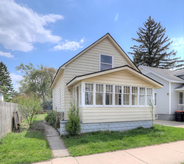 156 W 19th St, Holland, MI 49423 - bungalow-style house with fence