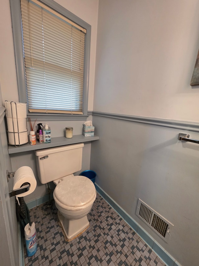 19266 Tyrone St, Harper Woods, MI 48225 - bathroom featuring baseboards, toilet, and tile patterned floors