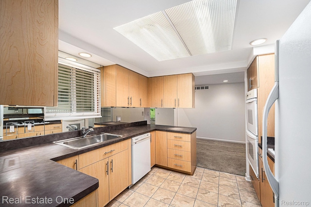 3079 Ravinewood Dr, Commerce Twp, MI 48382 - kitchen featuring white appliances, a sink, a peninsula, dark countertops, and light brown cabinets