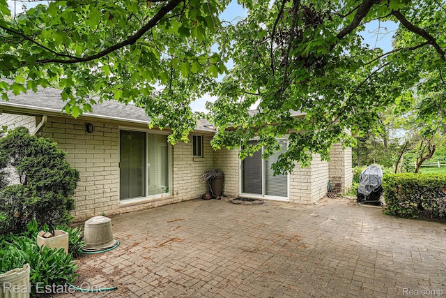 3079 Ravinewood Dr, Commerce Twp, MI 48382 - view of patio