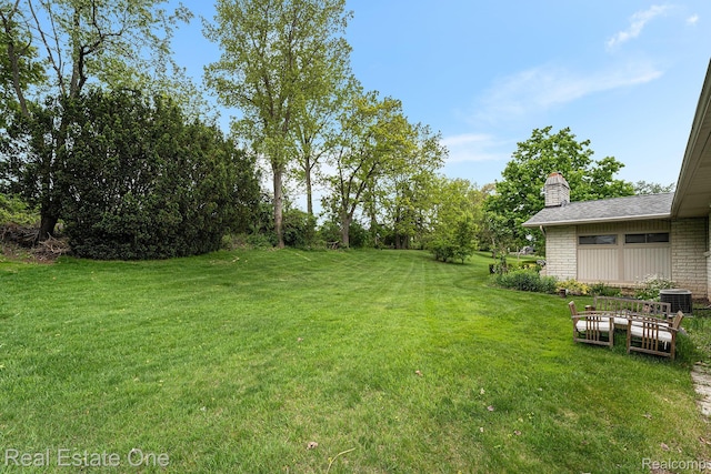 3079 Ravinewood Dr, Commerce Twp, MI 48382 - view of grassy yard featuring cooling unit