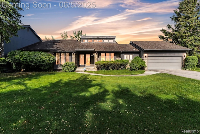 5520 Ridgewood, West Bloomfield, MI 48322 - view of front of property featuring an attached garage, concrete driveway, and a front lawn