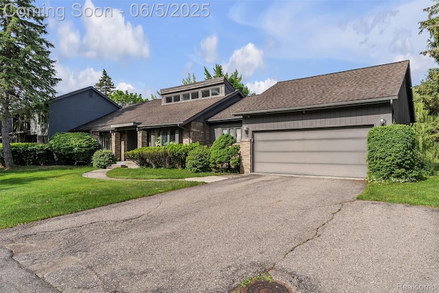 5520 Ridgewood, West Bloomfield, MI 48322 - mid-century home featuring brick siding, a front yard, asphalt driveway, an attached garage, and a shingled roof