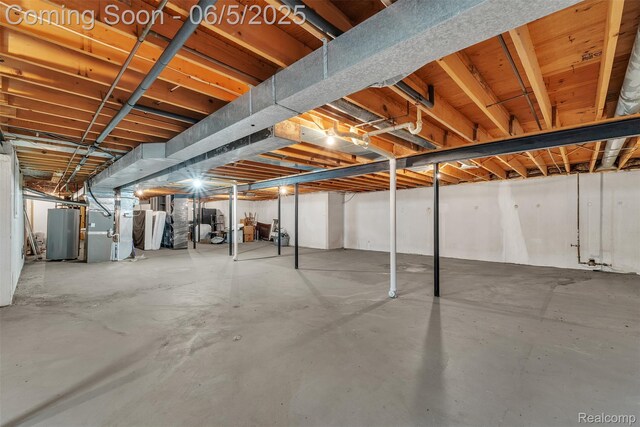 5520 Ridgewood, West Bloomfield, MI 48322 - unfinished basement featuring water heater