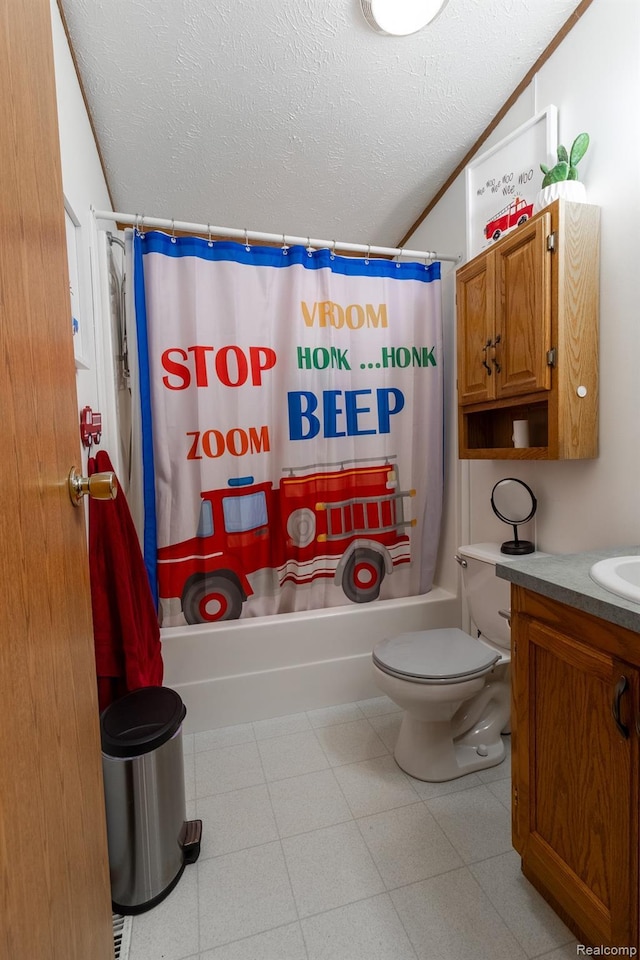 4232 Washburn Rd, Vassar, MI 48768 - bathroom featuring a textured ceiling, shower / bathtub combination with curtain, toilet, and vanity