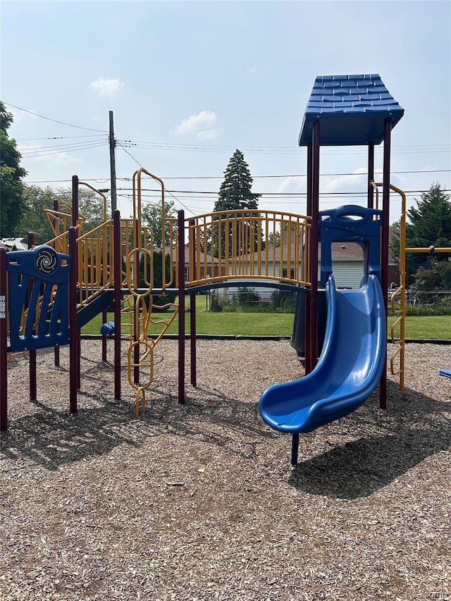 2205 Regina Ave, Lincoln Park, MI 48146 - view of communal playground