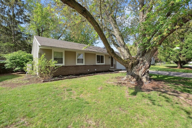 1008 Park St, Tecumseh, MI 49286 - single story home featuring brick siding and a front yard