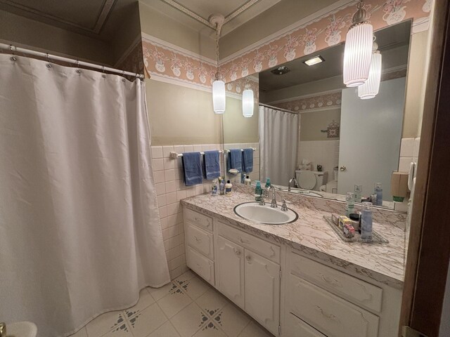 300 Maplecrest Ave, Sturgis, MI 49091 - full bathroom featuring tile patterned floors, wainscoting, and vanity