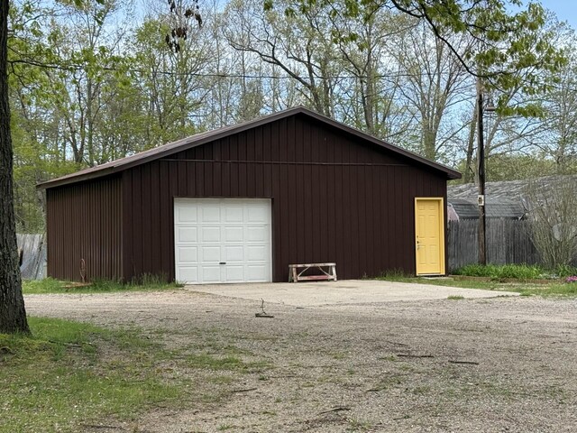 520 N Campbell Rd, Fountain, MI 49410 - detached garage with fence and dirt driveway
