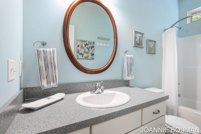 94 Cheyenne Ave, Holland, MI 49424 - full bathroom with vanity, toilet, and shower / bathtub combination with curtain
