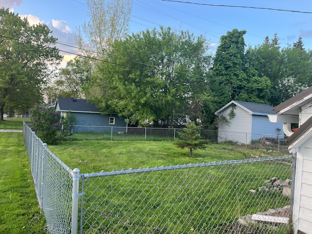 1433 Minnie St, Port Huron, MI 48060 - view of yard