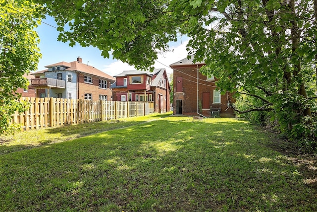 2514 Lothrop St, Detroit, MI 48206 - view of yard