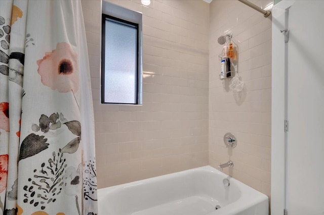 2840 John R St, Detroit, MI 48201 - bathroom with shower / bath combo with shower curtain