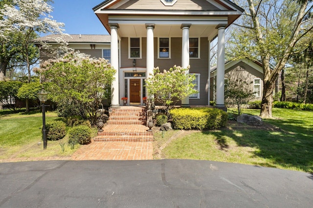 602 N Kalamazoo Ave, Marshall, MI 49068 - neoclassical / greek revival house featuring a front yard