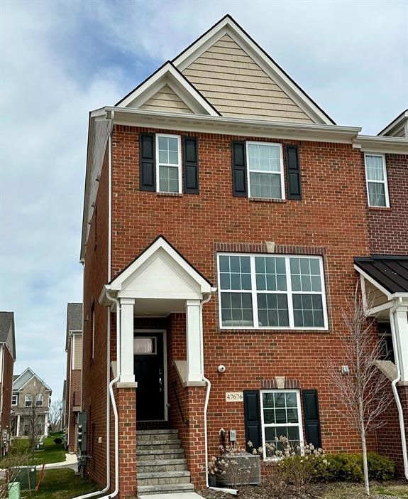 47676 Alden S, Northville, MI 48168 - photo 1