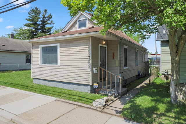 202 Haltiner St, River Rouge, MI 48218 - view of front facade featuring a front yard