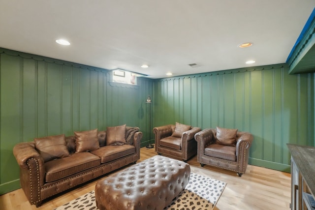 441 Roland Rd, Grosse Pointe Farms, MI 48236 - living area with light wood-style floors and recessed lighting