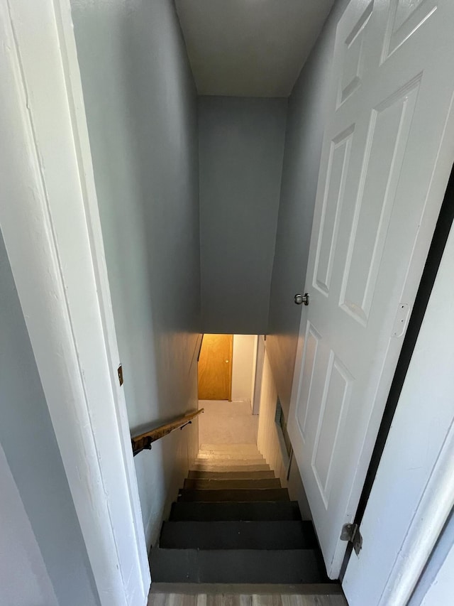1648 Columbus Ave, Benton Harbor, MI 49022 - view of stairs