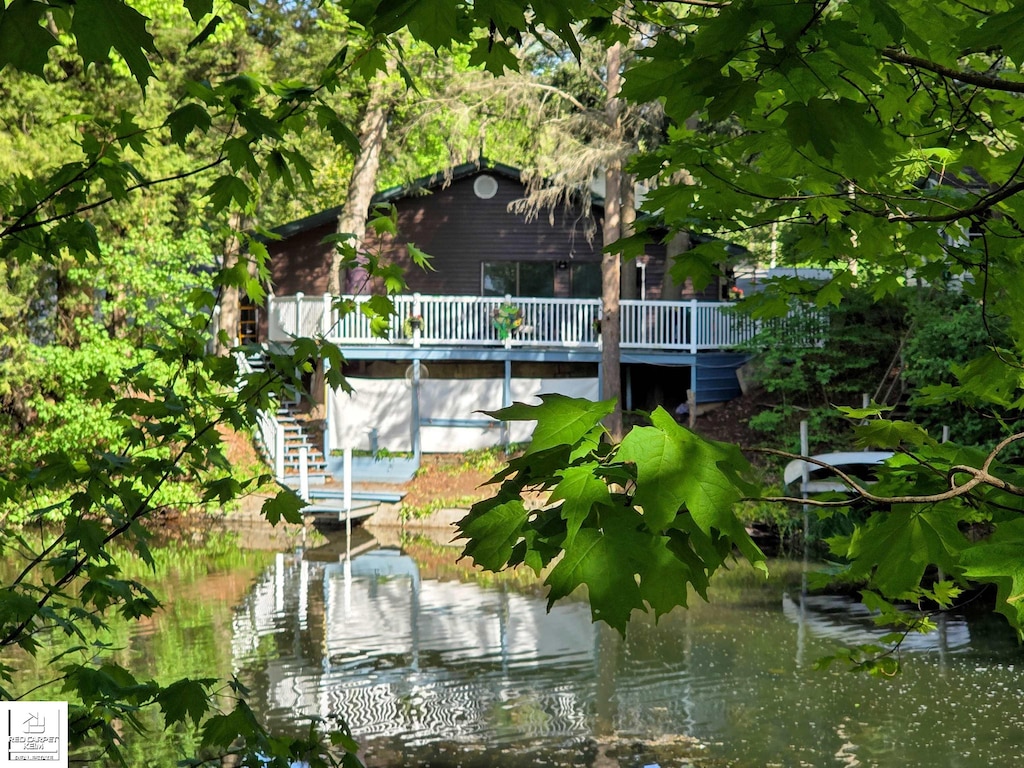 8697 Reiss Dr, Farwell, MI 48622 - view of property featuring stairway